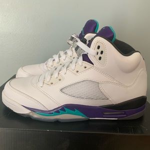 Retro Jordan 5 "Grapes" Size 5 Grade School.
